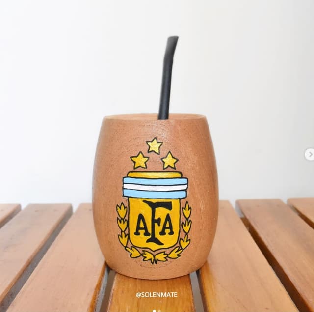 Mate personalizado artesanal - mate personalizado con escudo argentina pintado a mano selección nacional - Diseño único pintado a mano mate personalizado con escudo argentina pintado a mano selección nacional